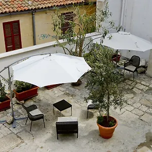 residence-cortile-antico.sicilyhotelsitaly.net/